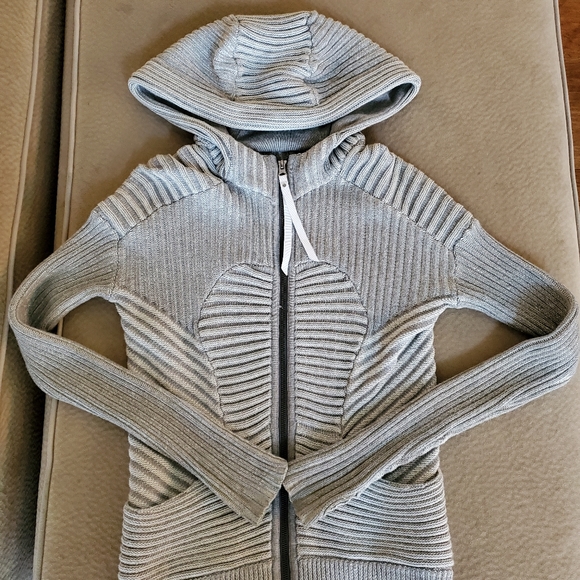 Lululemon Scuba Ribbed Hoodia Size 4 (Fits like a 6) - Picture 2 of 9